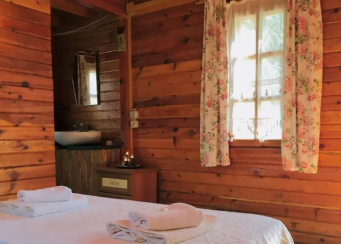 Kizilbuk Ahsap Evleri